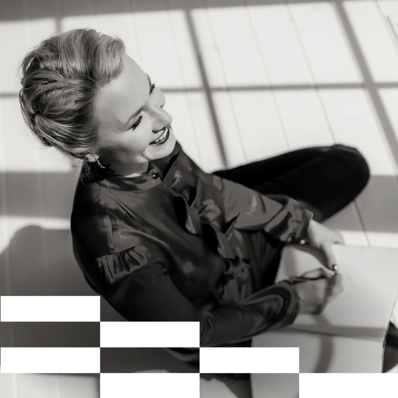 Olesija Saue tuletab meelde, et juhi postitusi ei loe abstraktne “auditoorium”, vaid väga erinevad sihtrühmad: sinu tiim, praegused ja tulevased talendid, kliendid, partnerid, investorid, nõukogu, ajakirjanikud, vahel ka potentsiaalsed kriitikud. Foto Karen Härms