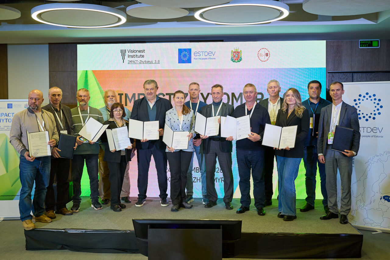 Eesti delegatsioon koos Ukraina partneritega Žõtomõris IMPACT-Zhytomyr 3.0 avafoorumil, kus anti ametlik start 11 piirkonna omavalitsuse arenguvõimekust ja investeeringuprojektide ettevalmistamist toetavale programmile.